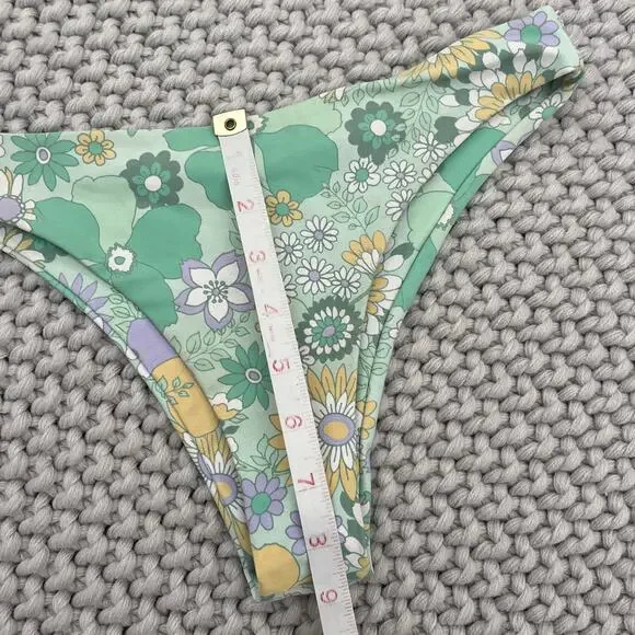 Skatie X Amber Fillerup Clark• ‘Dylan’ Bikini Bottom in HALEIWA